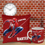 Poduszka i kubek z imieniem prezent dla fana gry Spidermana