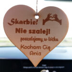 Drewniana zawieszka do samochodu na prezent dla drugiej połówki