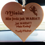 Drewniana zawieszka do samochodu na prezent dla drugiej połówki