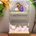 Szklana statuetka na podstawce prezent na komunie