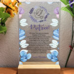 Szklana statuetka na podstawce prezent na komunie