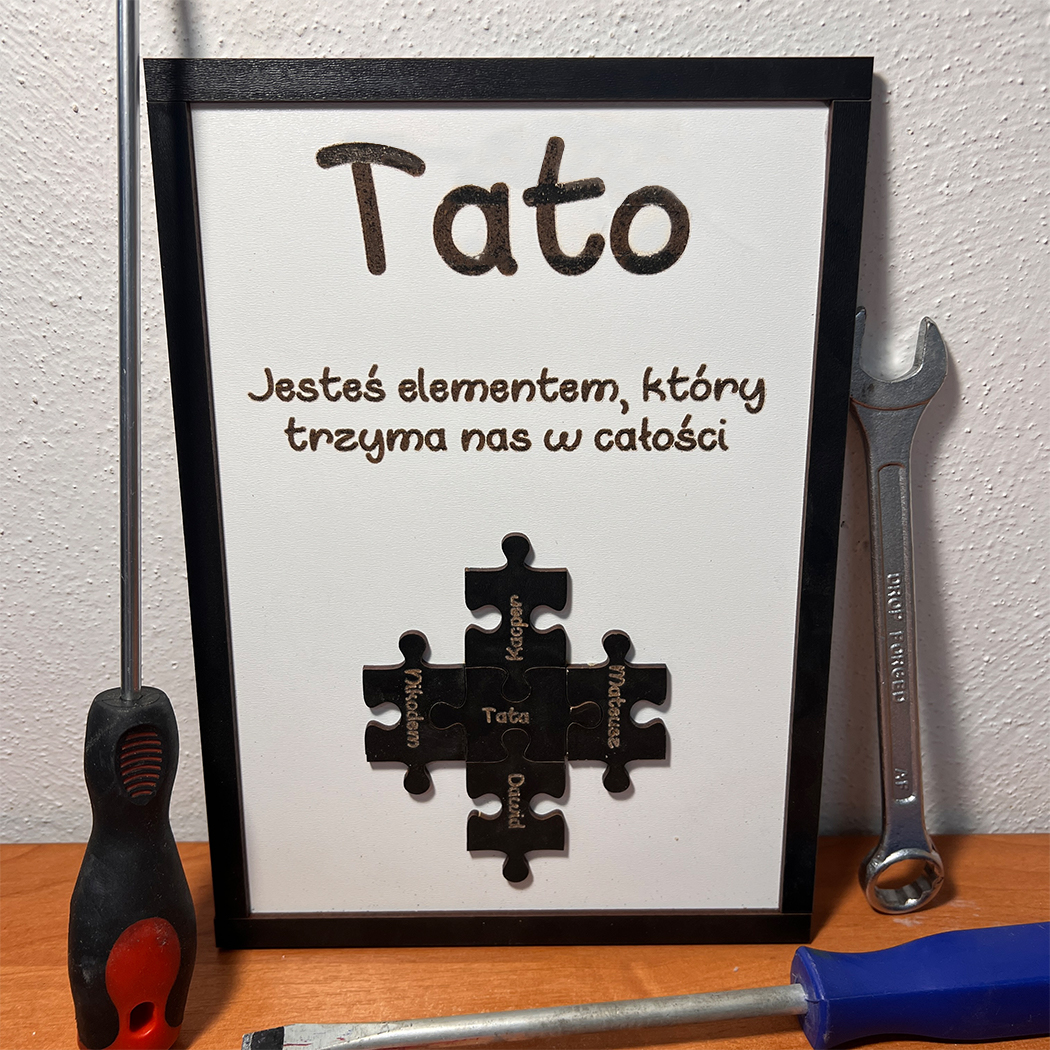 1 Urocza ramka "Puzzle" prezent na dzień taty z imionami - obrazek 1