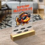 Statuetka z napisem na szkle na drewnianej podstawce na Dzień Ojca