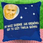 Poduszka z napisem Sny masz słodkie jak kremówka gdy tu leży Twoja główka