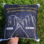 Poduszka z napisem i imionami prezent na Dzień Chłopaka