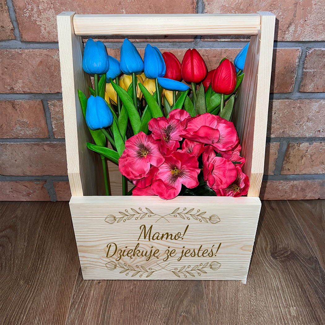 zdjecie-strona-nosidlo3 Drewniane nosidło na kwiaty z napisem na Dzień Mamy - obrazek 1