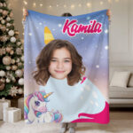 Personalizowany koc z twarzą i imieniem dziecka dla fanki kucyków