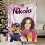 Personalizowany koc z twarzą i imieniem dziecka dla fanki Psiego Patrolu
