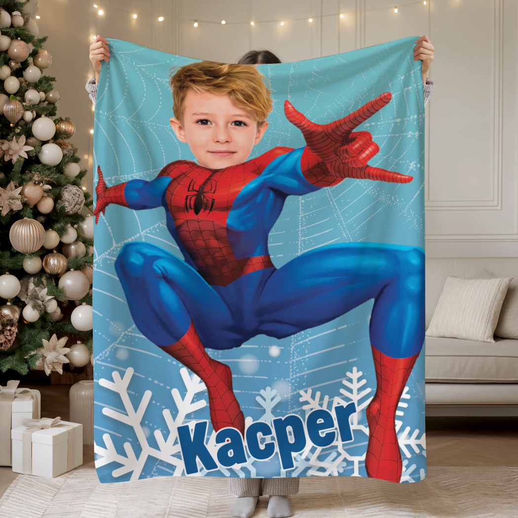 personalizowany-koc-dzieciecy-spiderman2 Personalizowany koc z twarzą i imieniem dziecka dla miłośnika Spidermana - obrazek 1