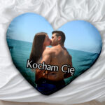 Poduszka w kształcie serca z zdjeciem i napisem na prezent